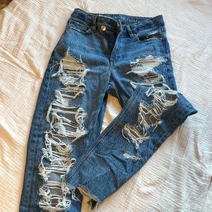 American Eagle Ripped Mom Jeans!